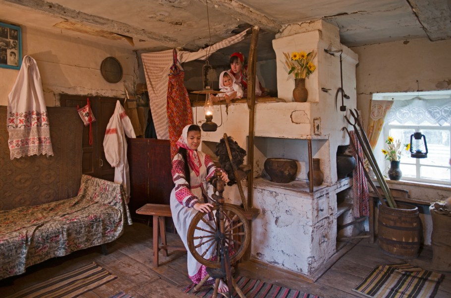 Горница в избе на Руси