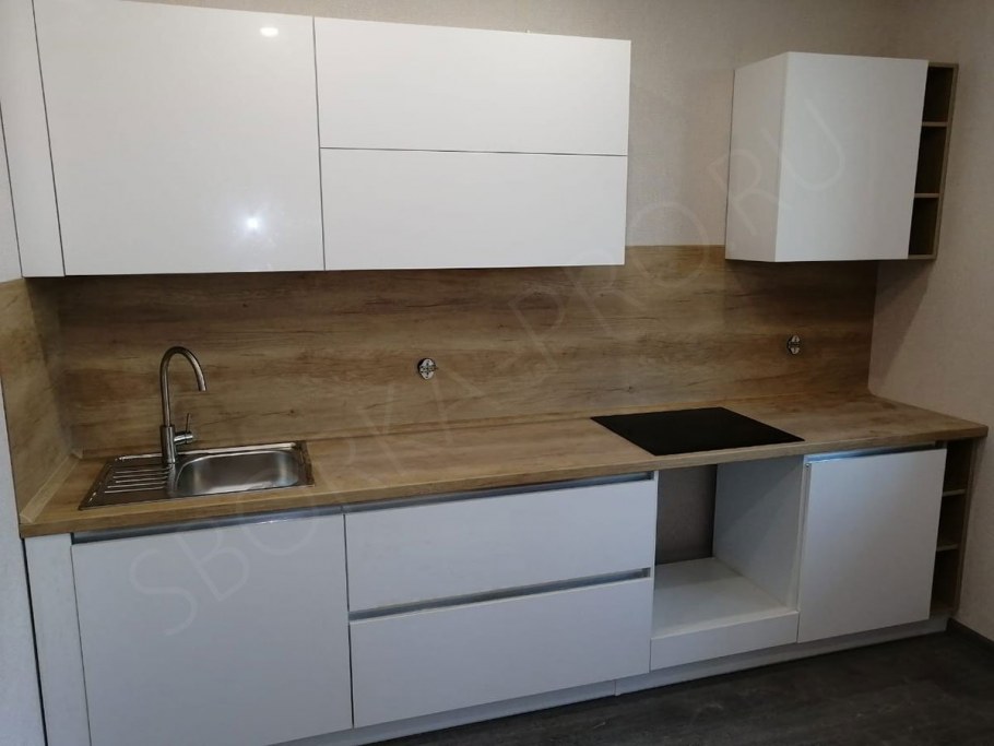 Белая кухня столешница старый дуб