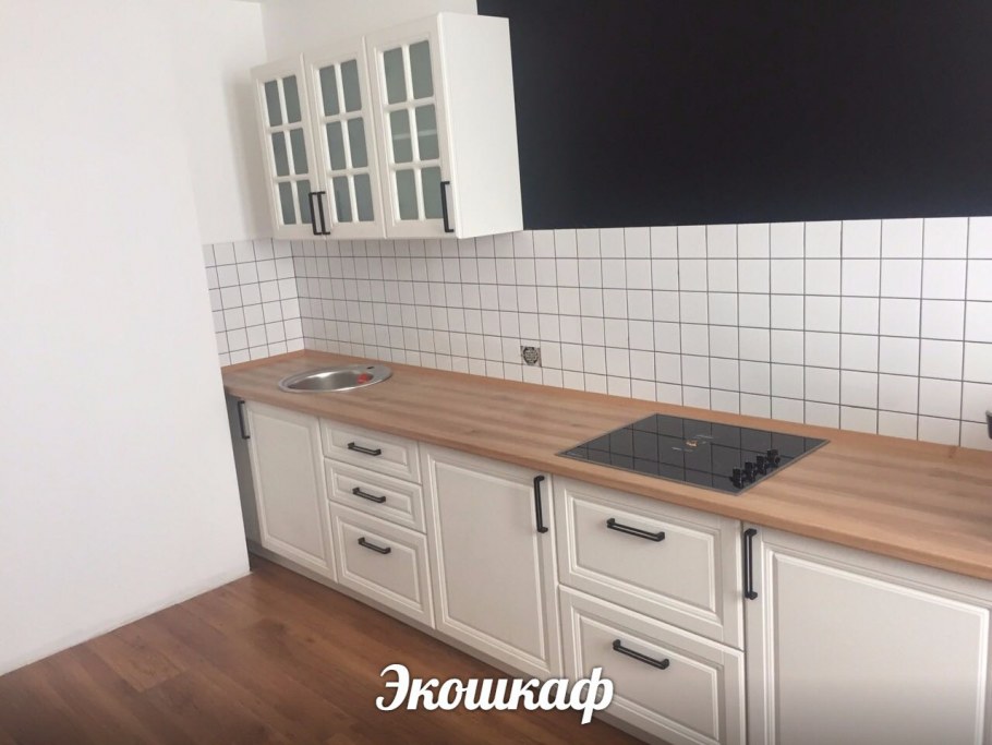 Белая кухня столешница дерево