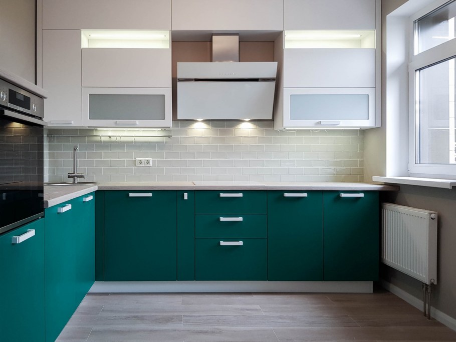 Кухонный гарнитур светлый верх темный