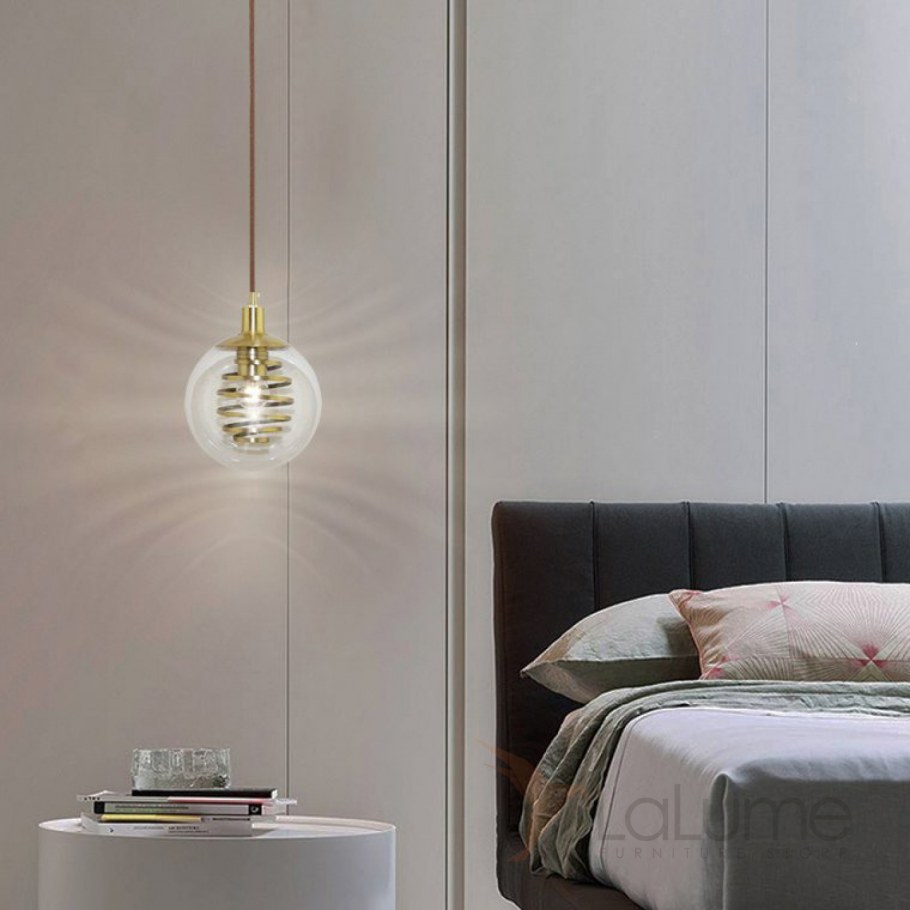 Светильники над изголовьем кровати