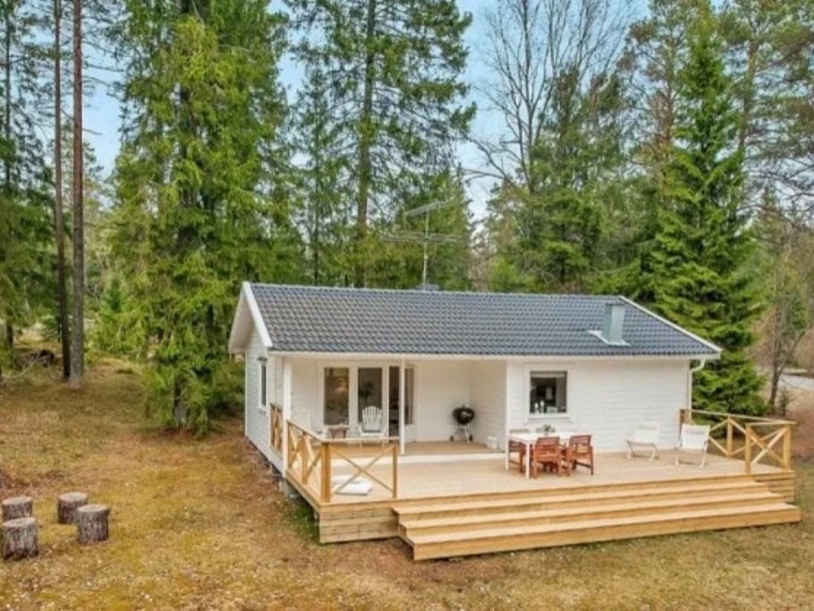 Маленький одноэтажный домик