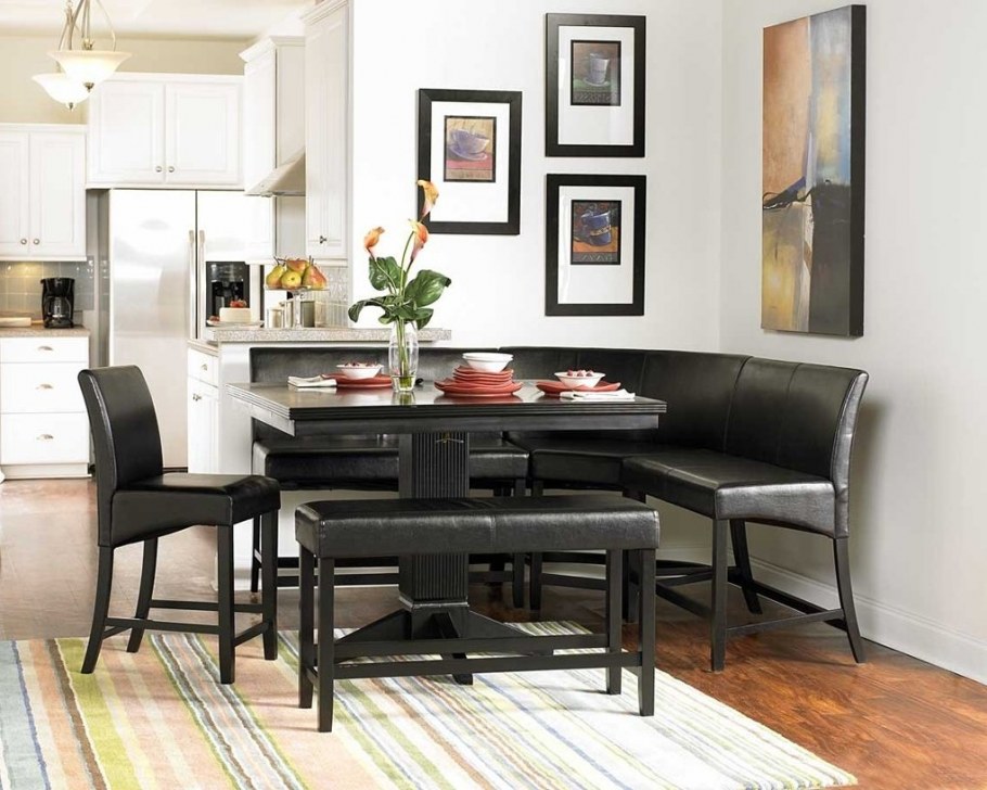 Кухня в скандинавском стиле с темным столом