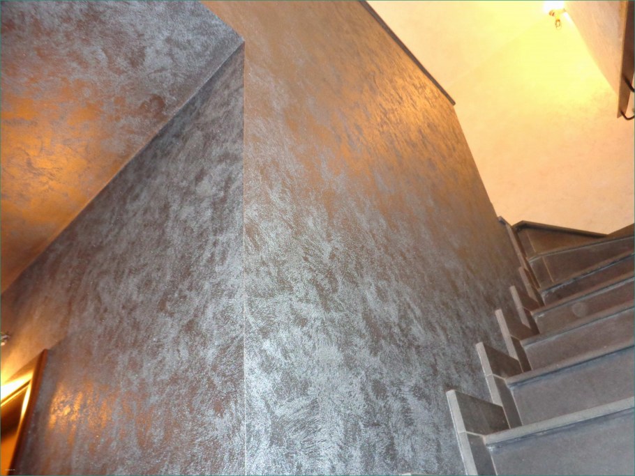 Венецианская штукатурка в коридоре с аркой