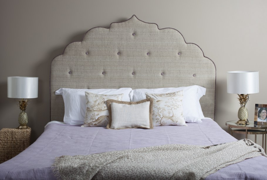 Креативное изголовье кровати