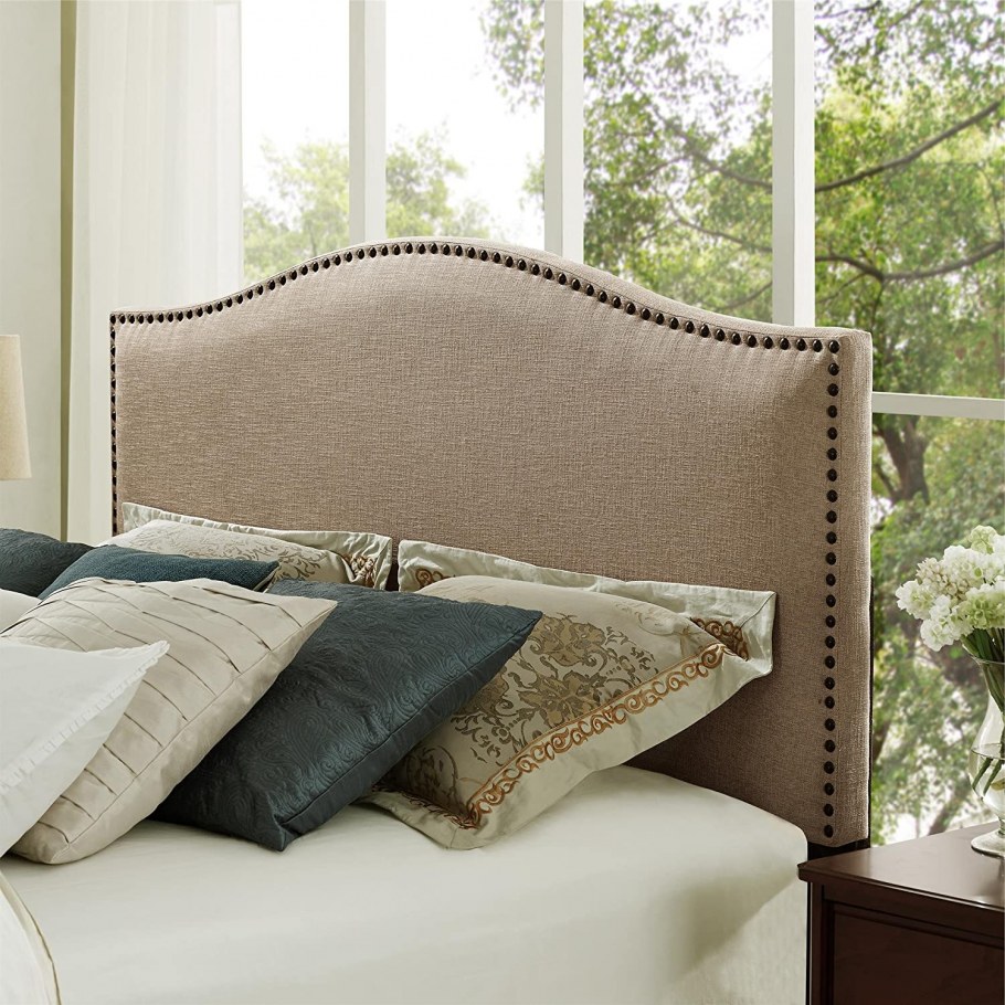 Кровать с мягким изголовьем