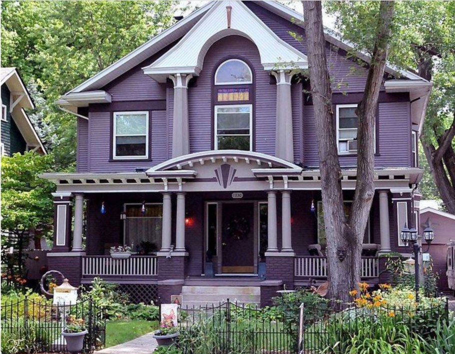 Домик в сиреневых тонах