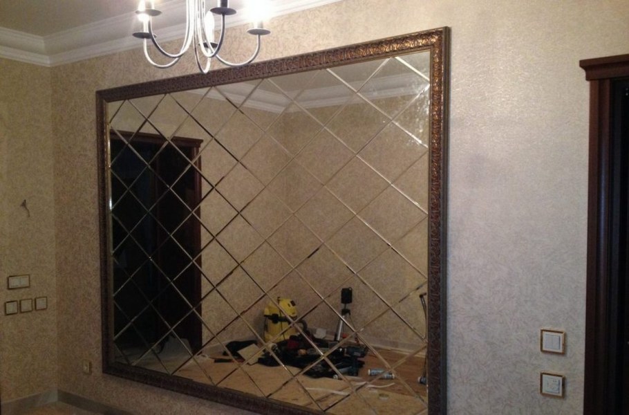 Зеркальное панно из квадратов