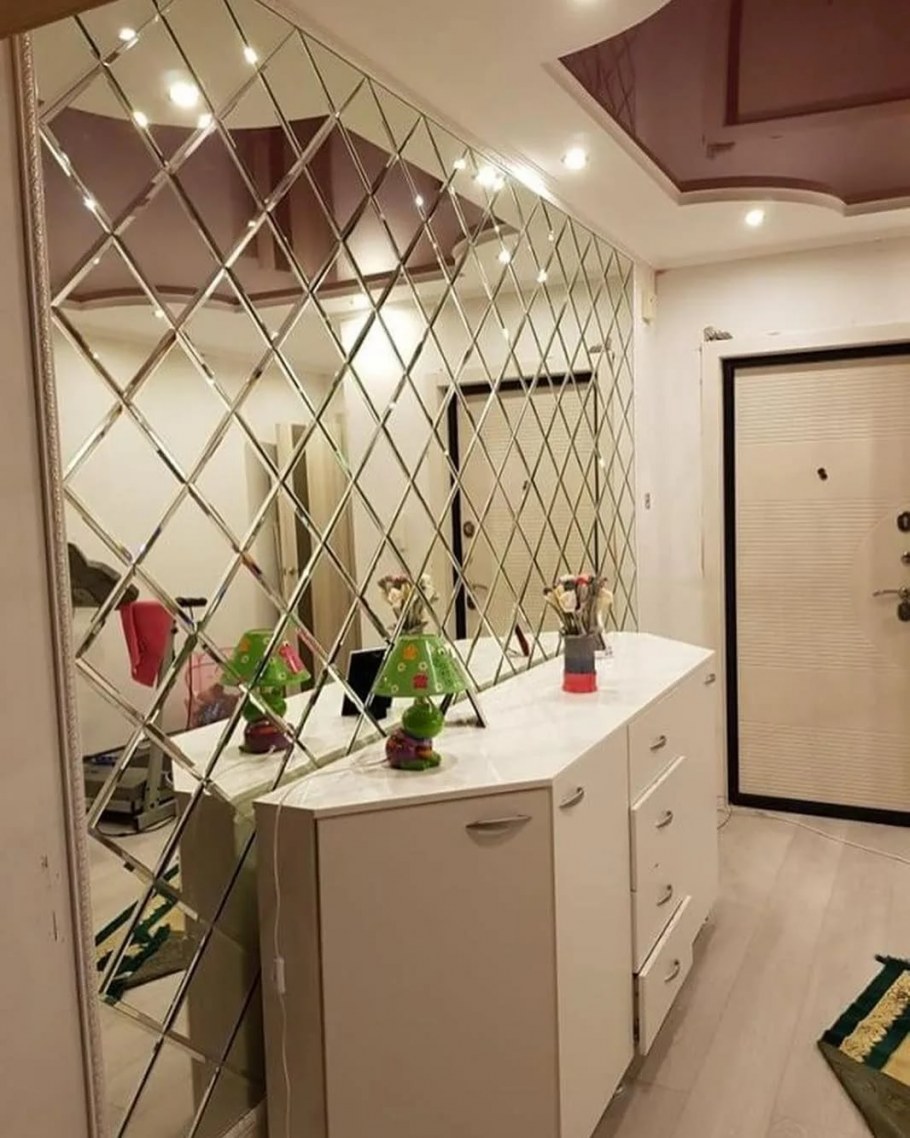 Зеркальная плитка на колонне