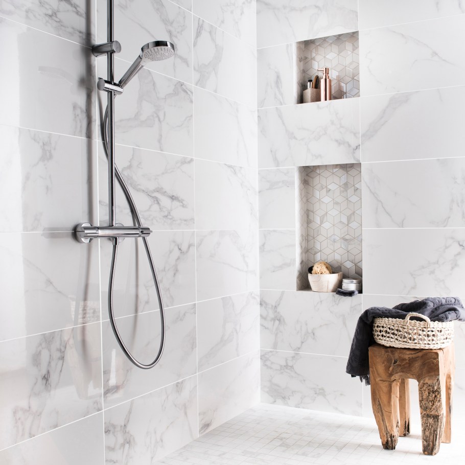 Плитка из Леруа Мерлен в интерьере ванной мраморная