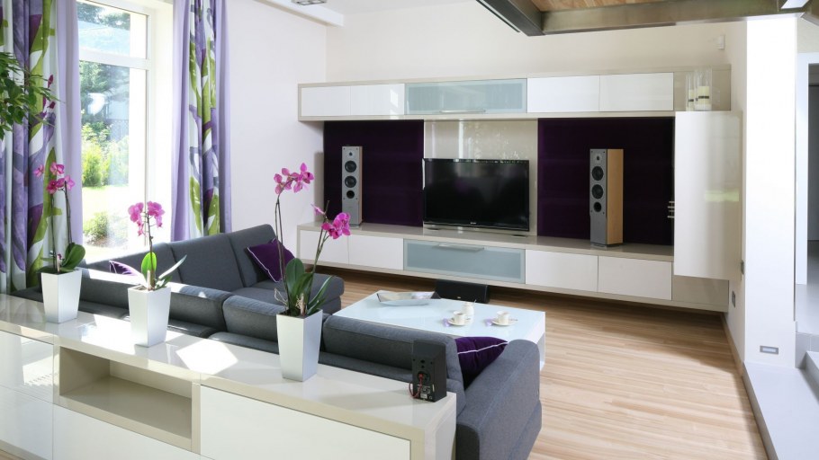 Кухня гостиная с угловым диваном и телевизором