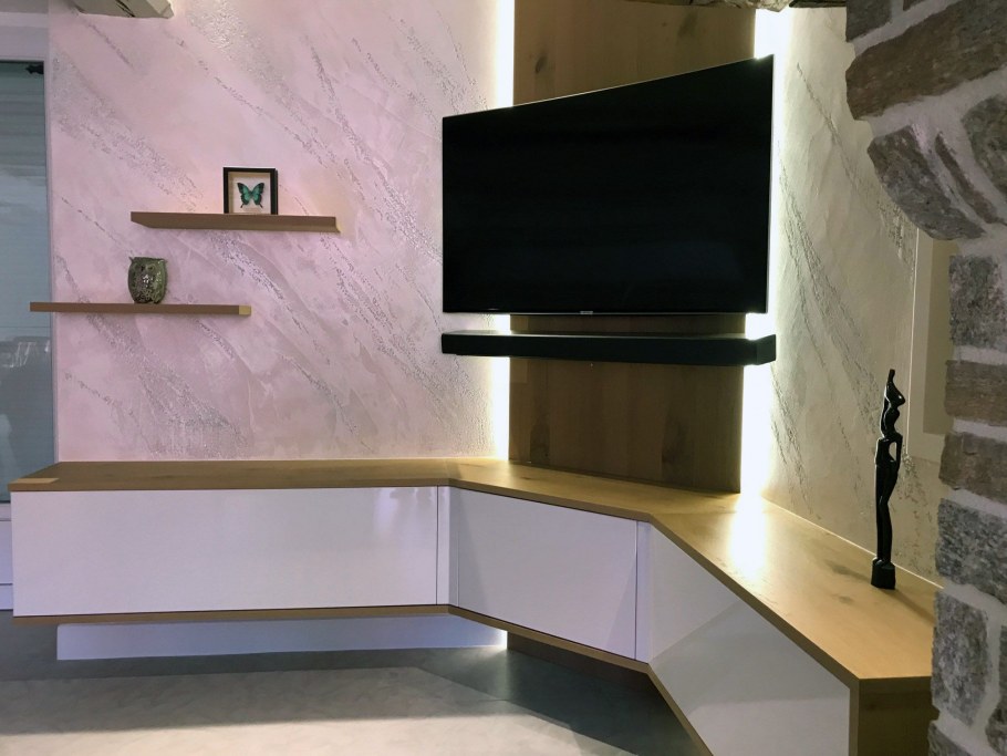 Угловая полка для телевизора