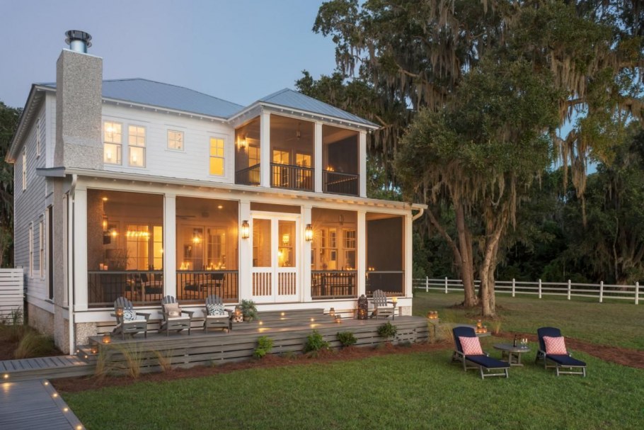 Дом с террасой в американском стиле