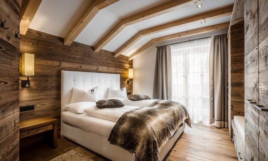 Вертикальная обшивка фасада