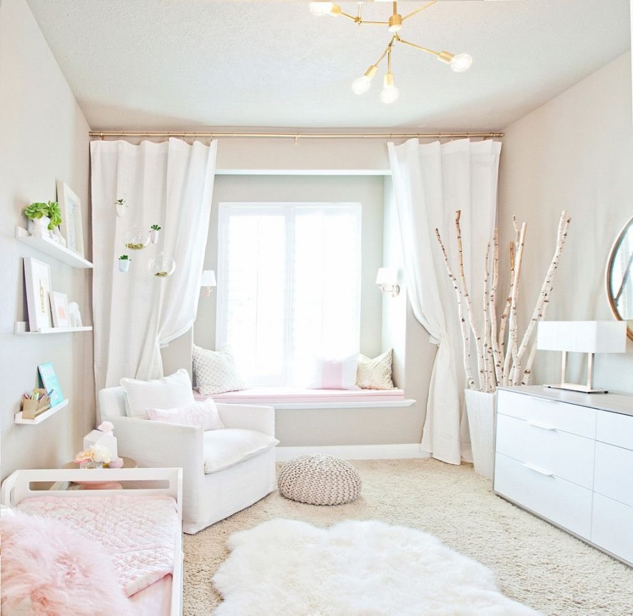 Светлая детская комната