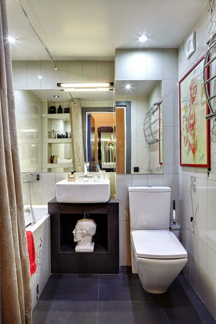 Компактная ванная комната с туалетом