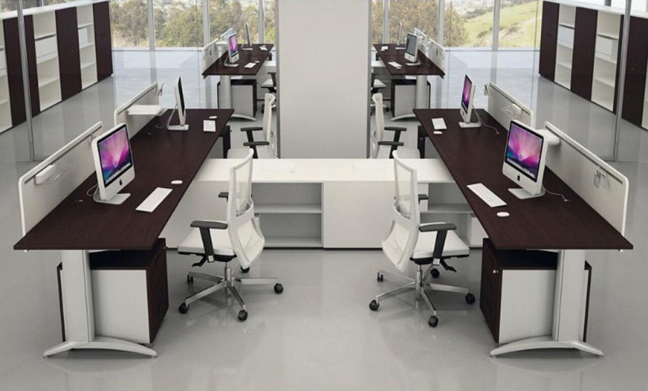 Расстановка угловых столов в офисе