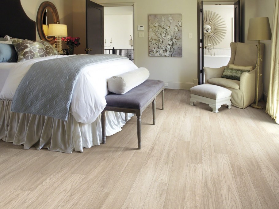 Ламинат светлый