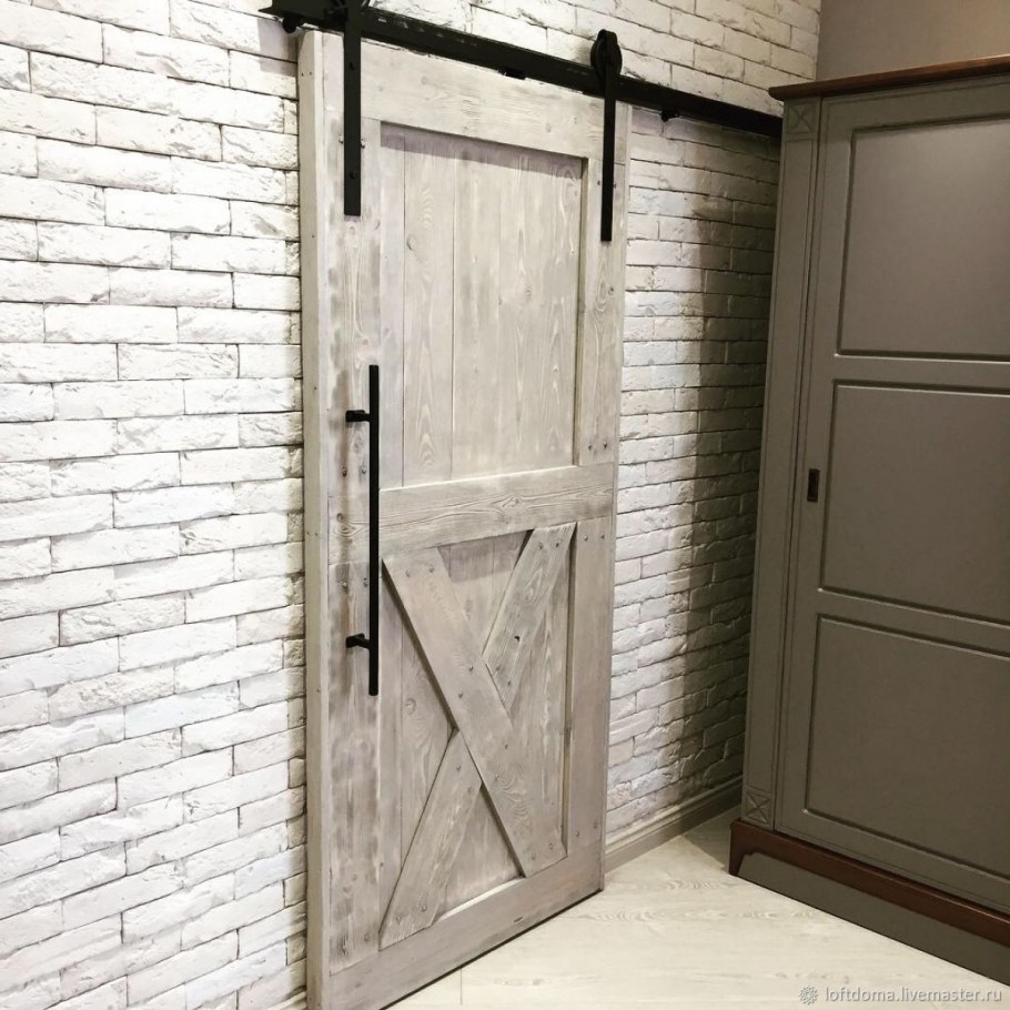 Амбарная дверь белая лофт