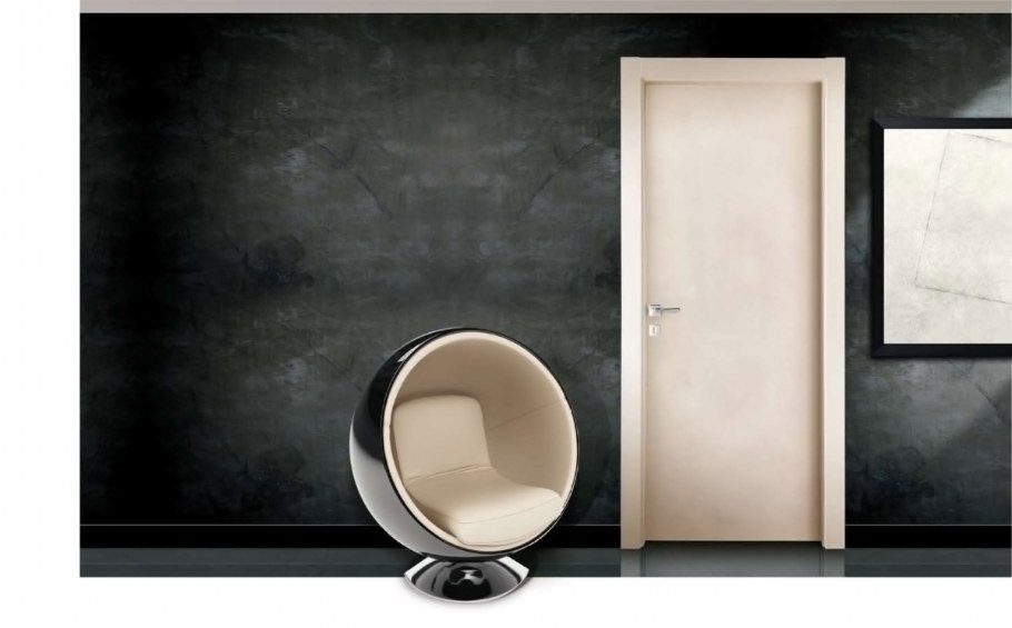 Цветные двери в интерьере