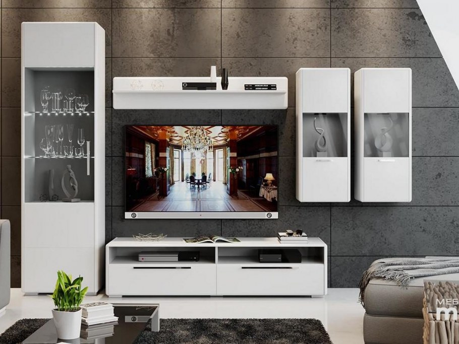 Гостиная с длинной тумбой под телевизор