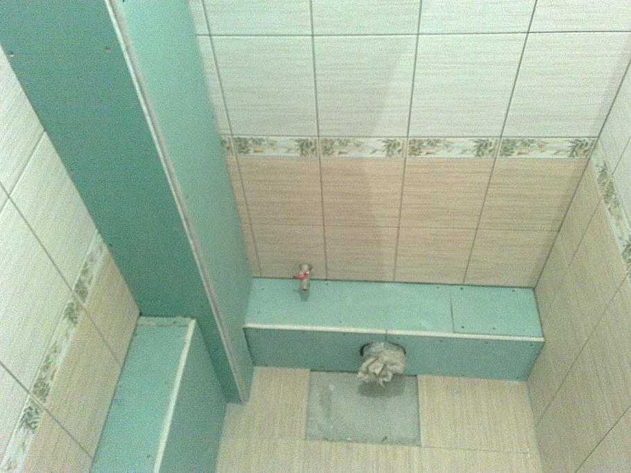 Обшивка труб в ванной
