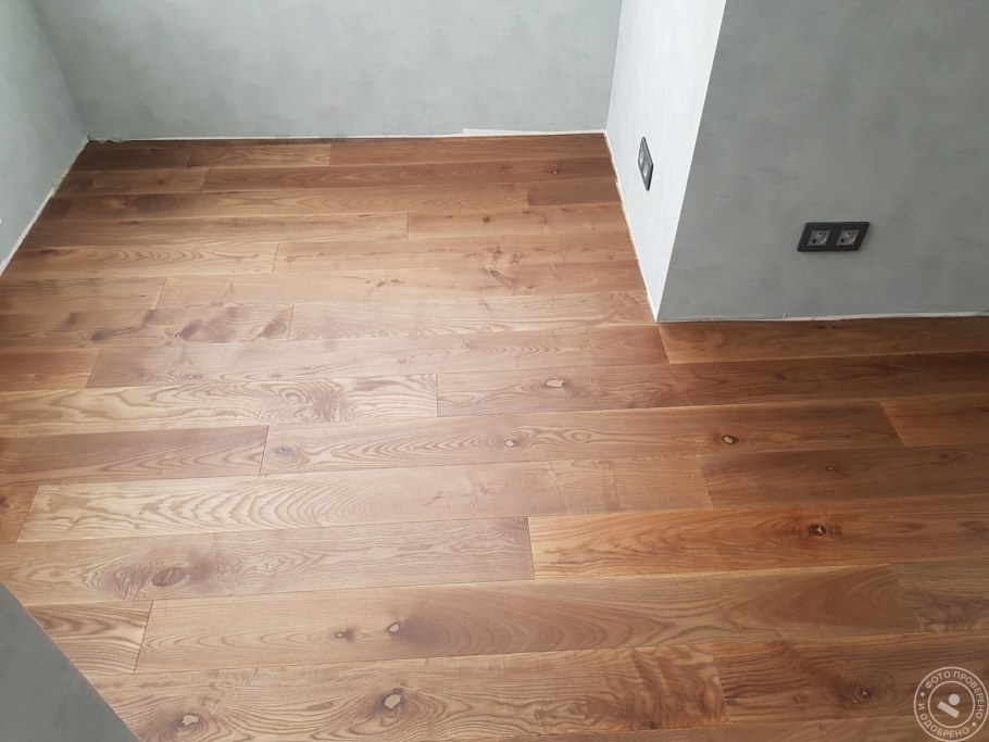 Ламинат без плинтуса с пробковым компенсатором