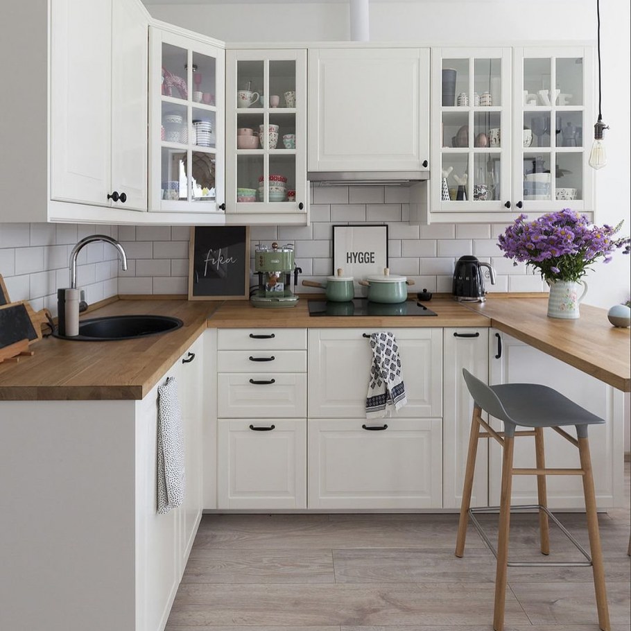 Кухня икеа белая с деревом