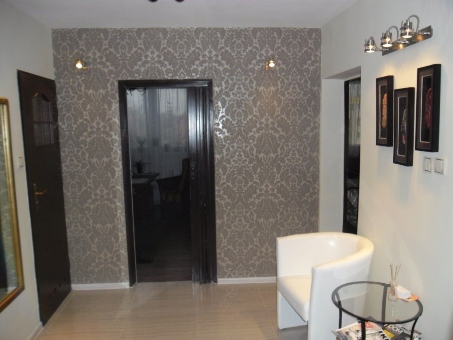 Отделка прихожей жидкими обоями