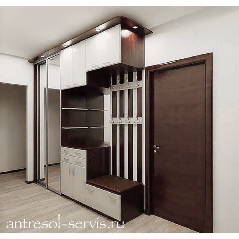 Прихожая с антресолями