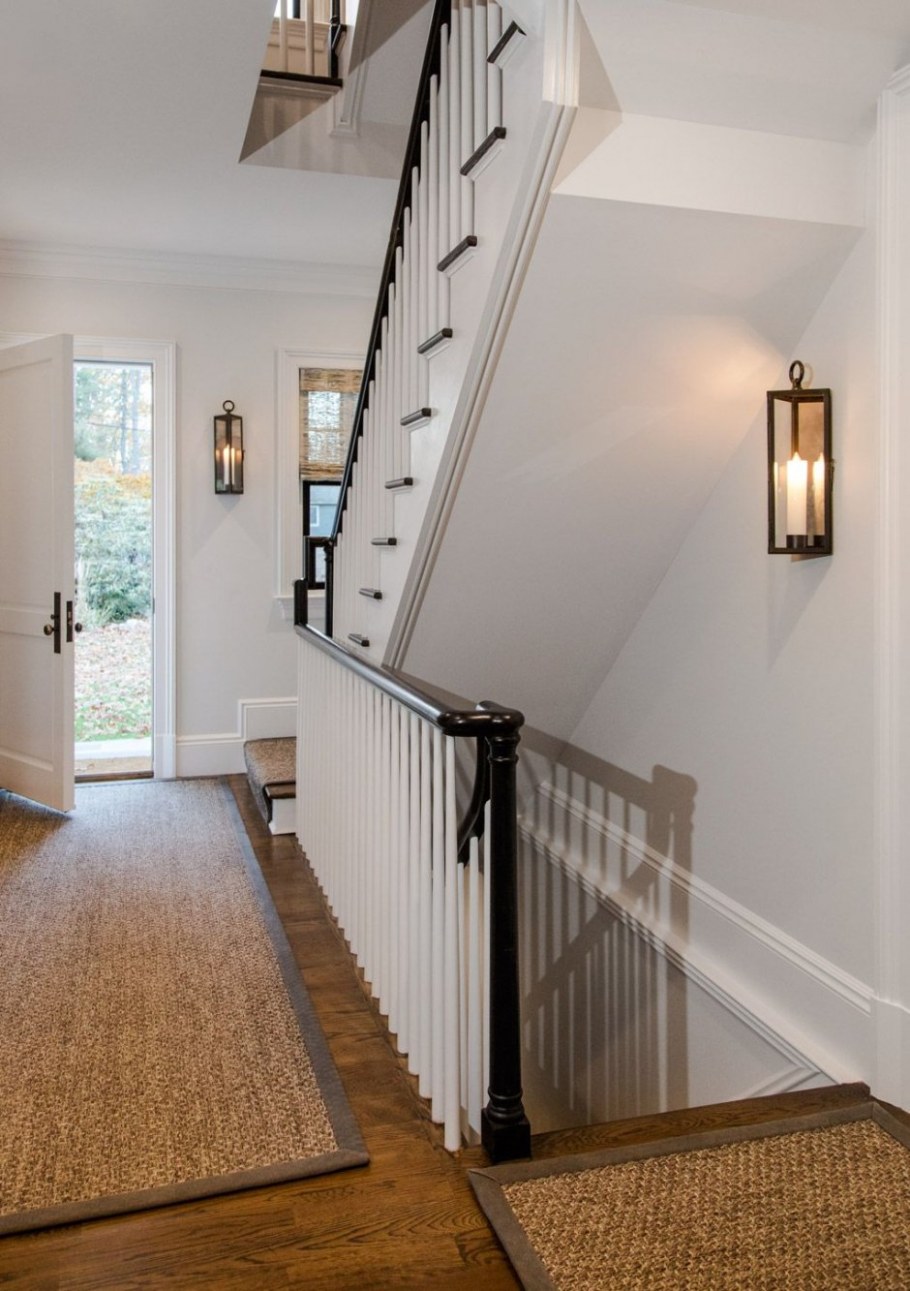 Освещение лестницы в загородном доме