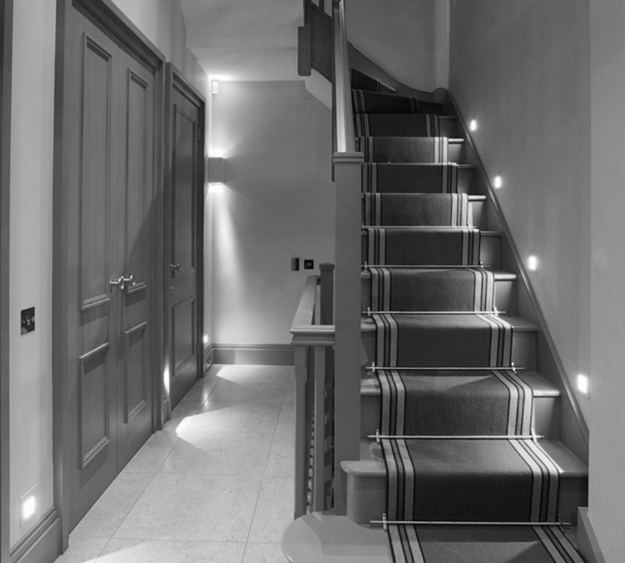 Светильники на лестнице в частном доме