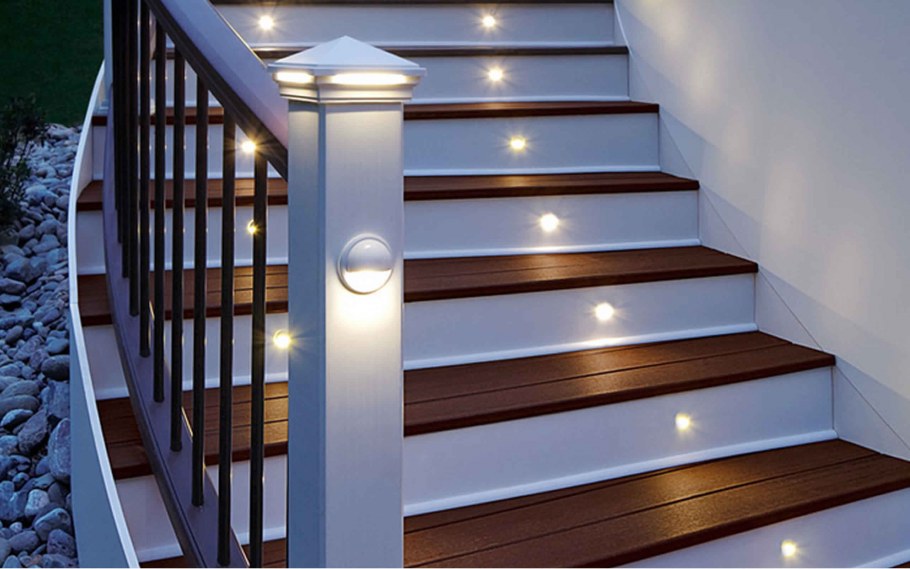 Светильники над лестницей в доме