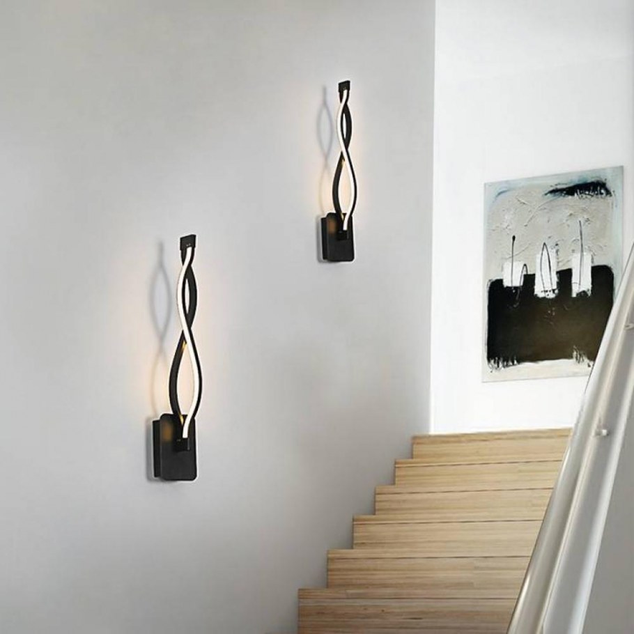 Освещение лестницы в коттедже