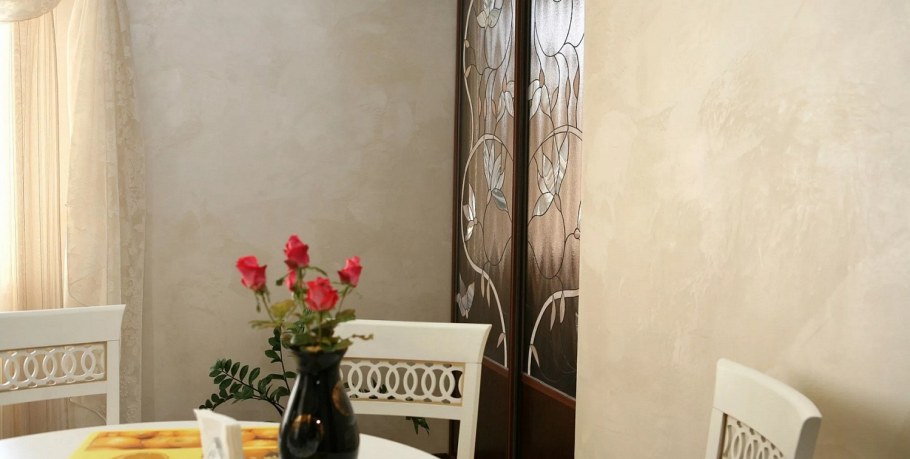 Декоративная штукатурка шелк на кухне