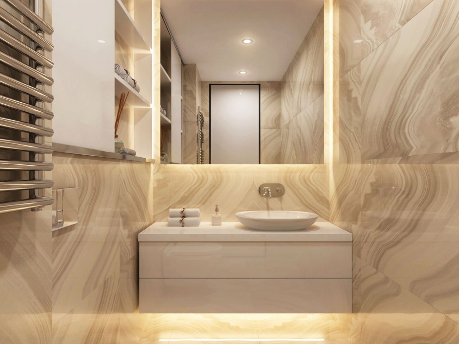 Ванная с мраморной плиткой