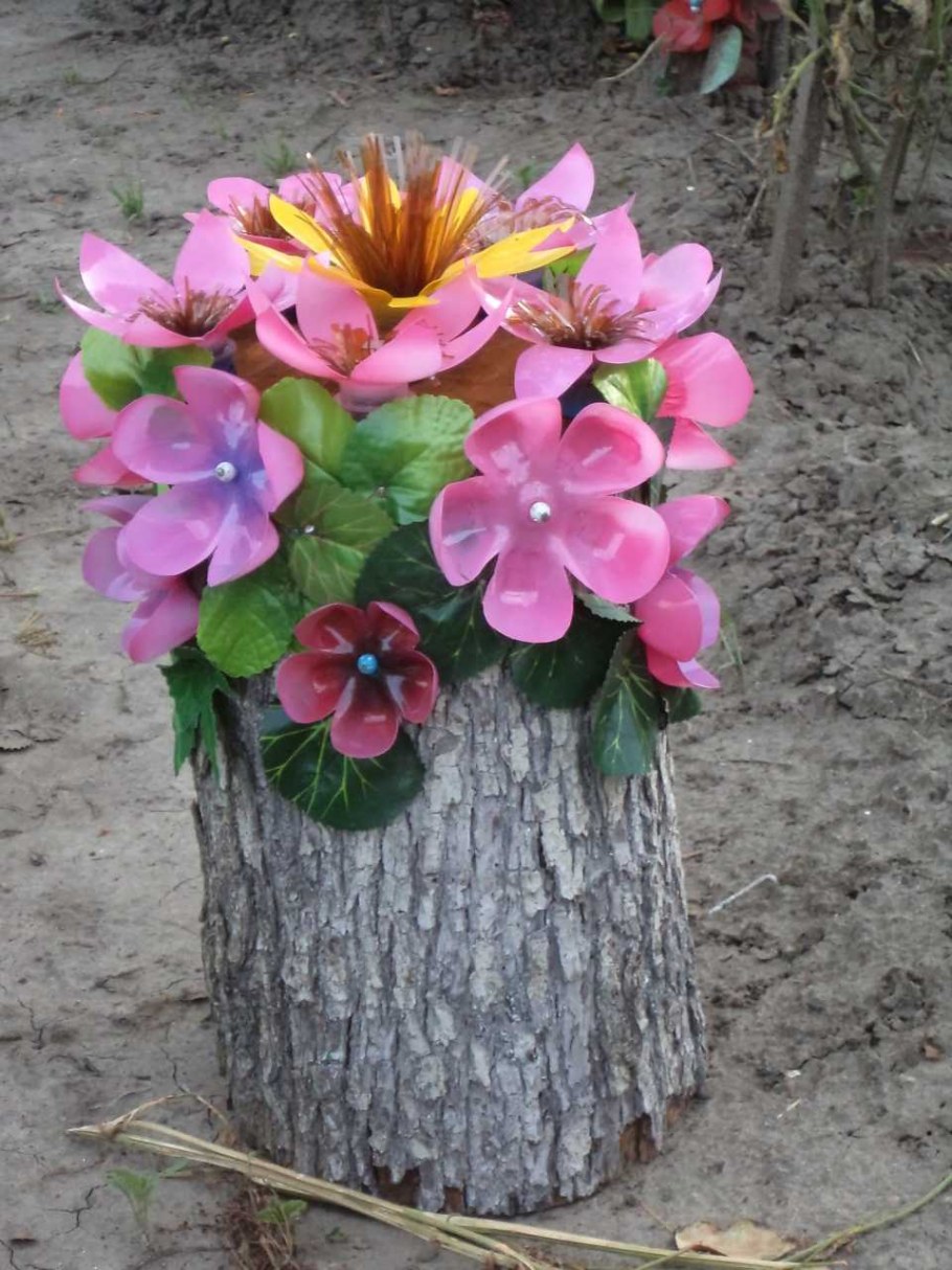 Украшения для огорода из пластиковых бутылок