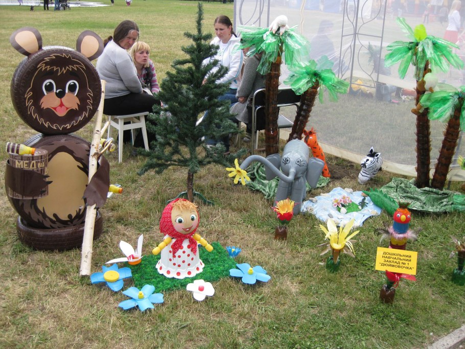 Украшение забора на даче