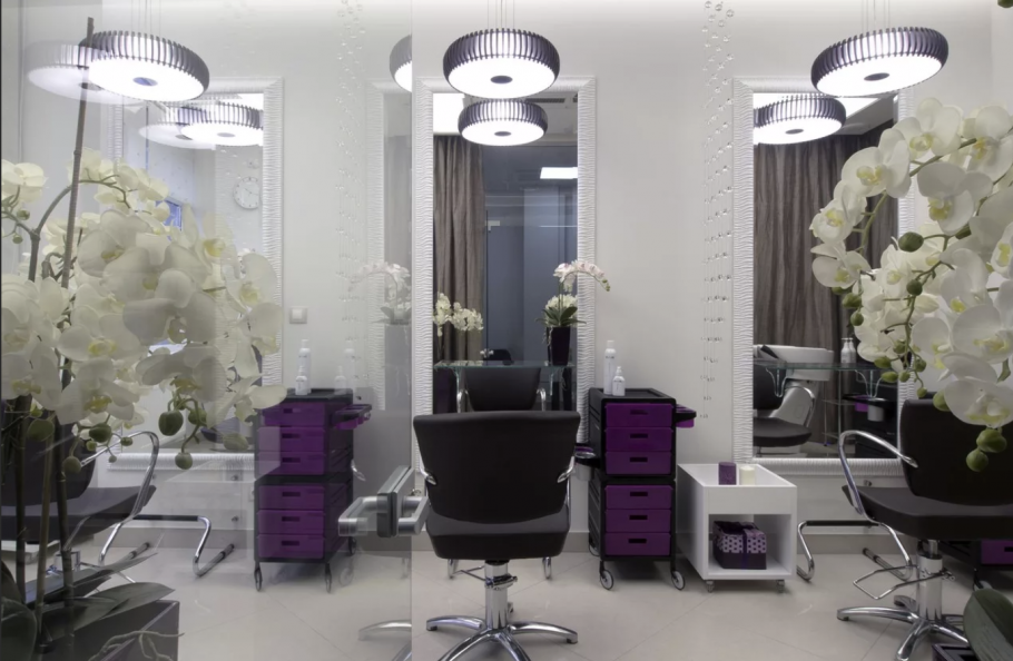 Интерьер парикмахерской маленькой площади