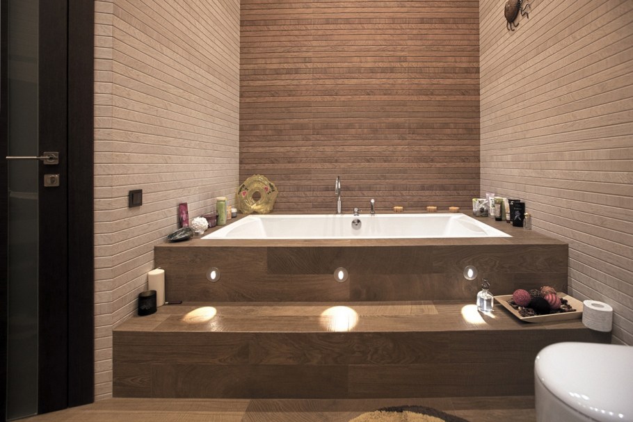 Ванная со ступеньками