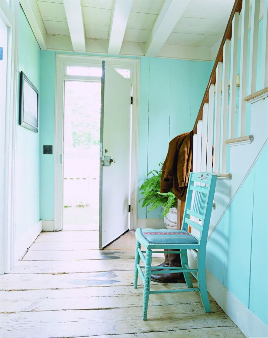 Интерьер узкой прихожей