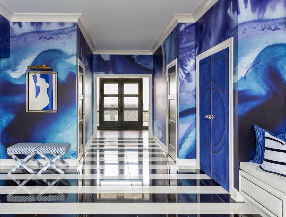 Прихожая в светло голубых тонах