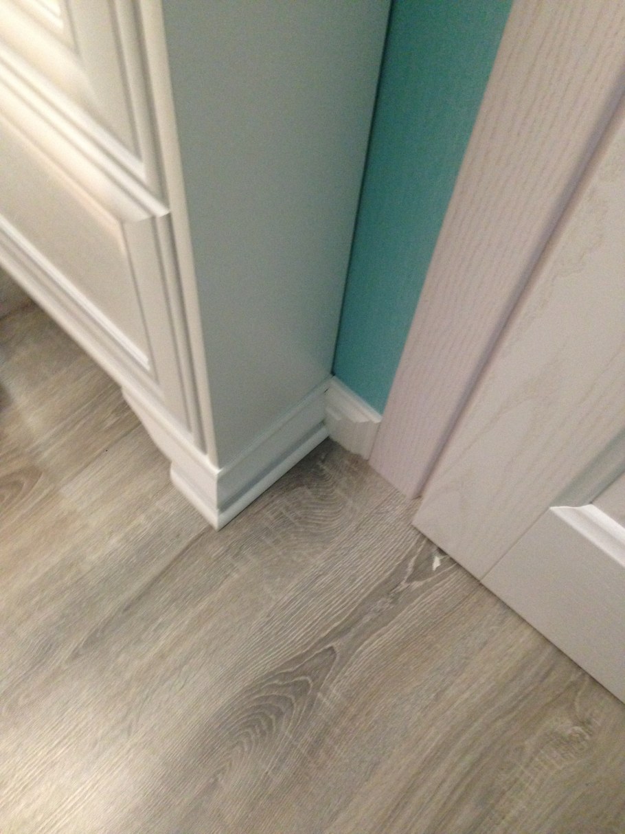 Плинтус под кухонный гарнитур