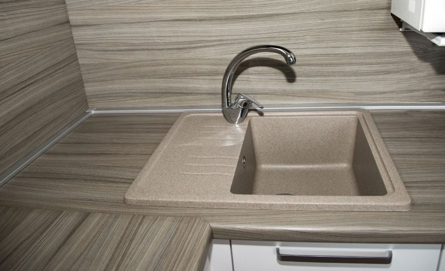 Фартук из акрилового камня