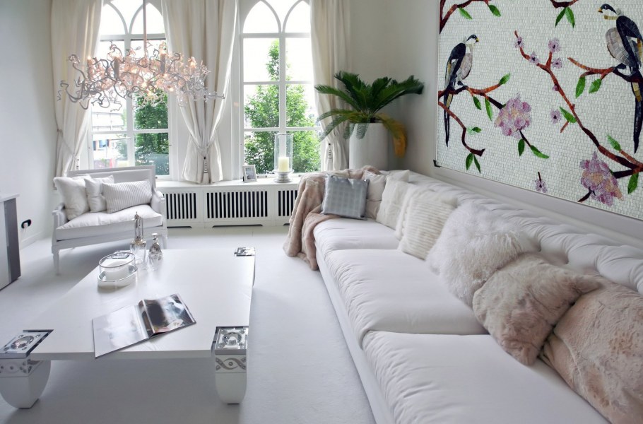 Спальня в белых тонах