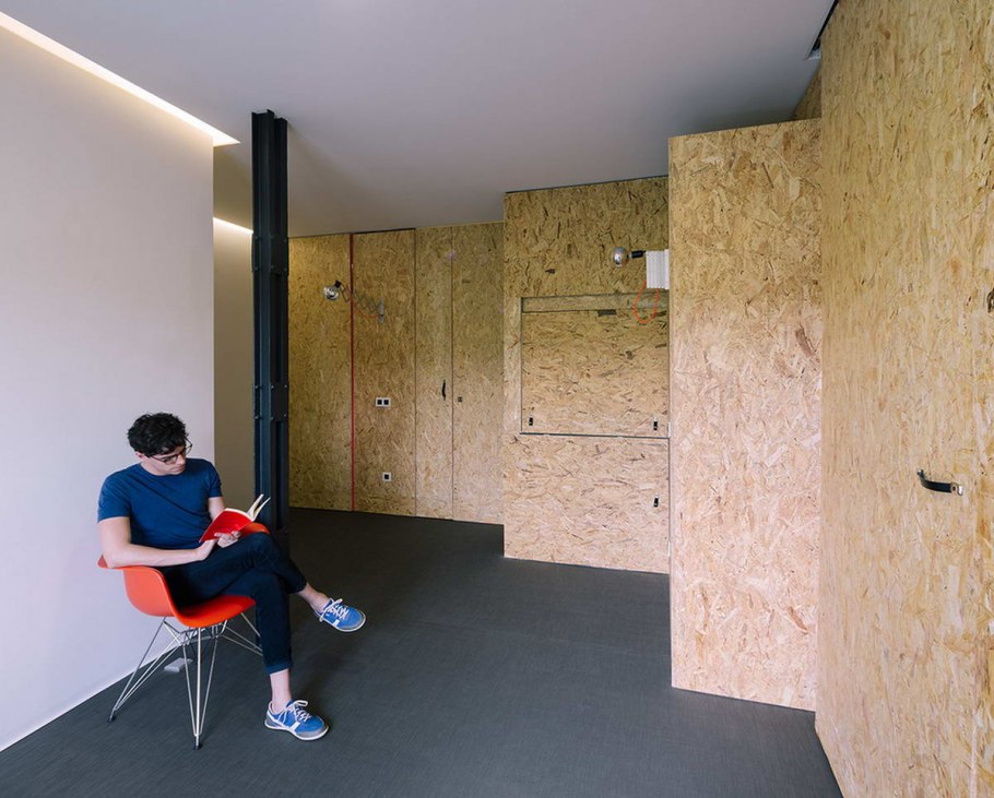 OSB плита окрашенная в черный