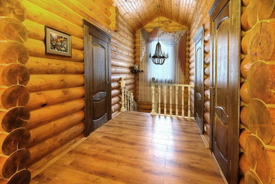 Дом из бревна внутри