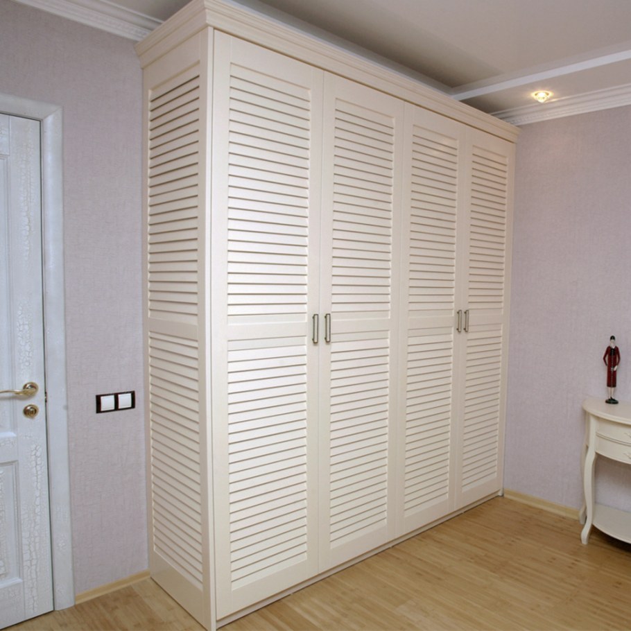 Кухня из жалюзийных фасадов