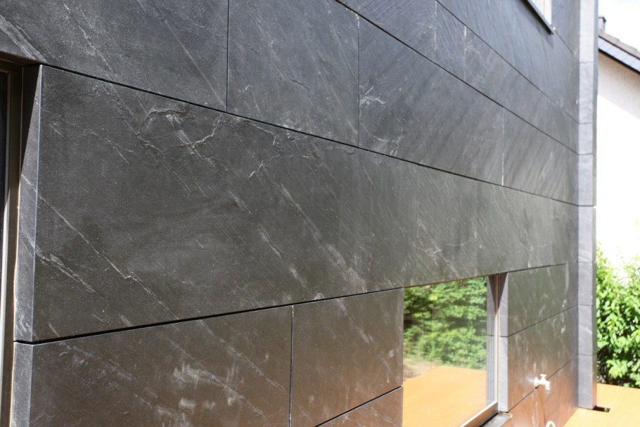 Фасады каменный шпон Black Slate