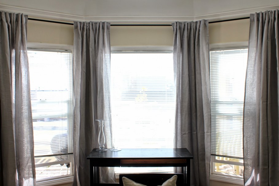 Гостиная серые шторы икеа